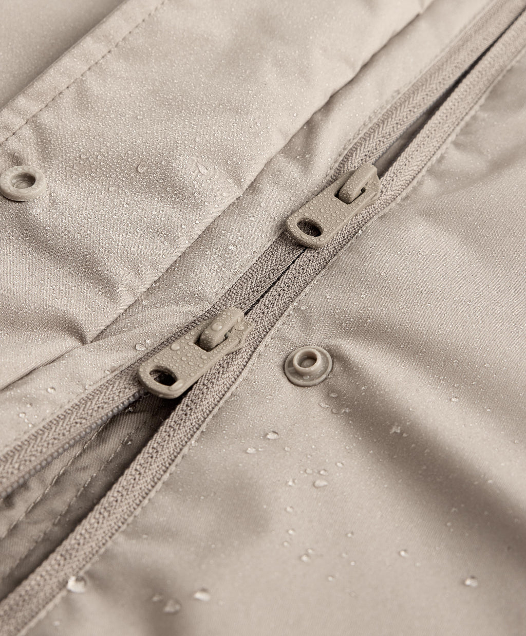 LIGHTWEIGHT 10K THINDOWNTM WATERPROOF PADDED JACKET