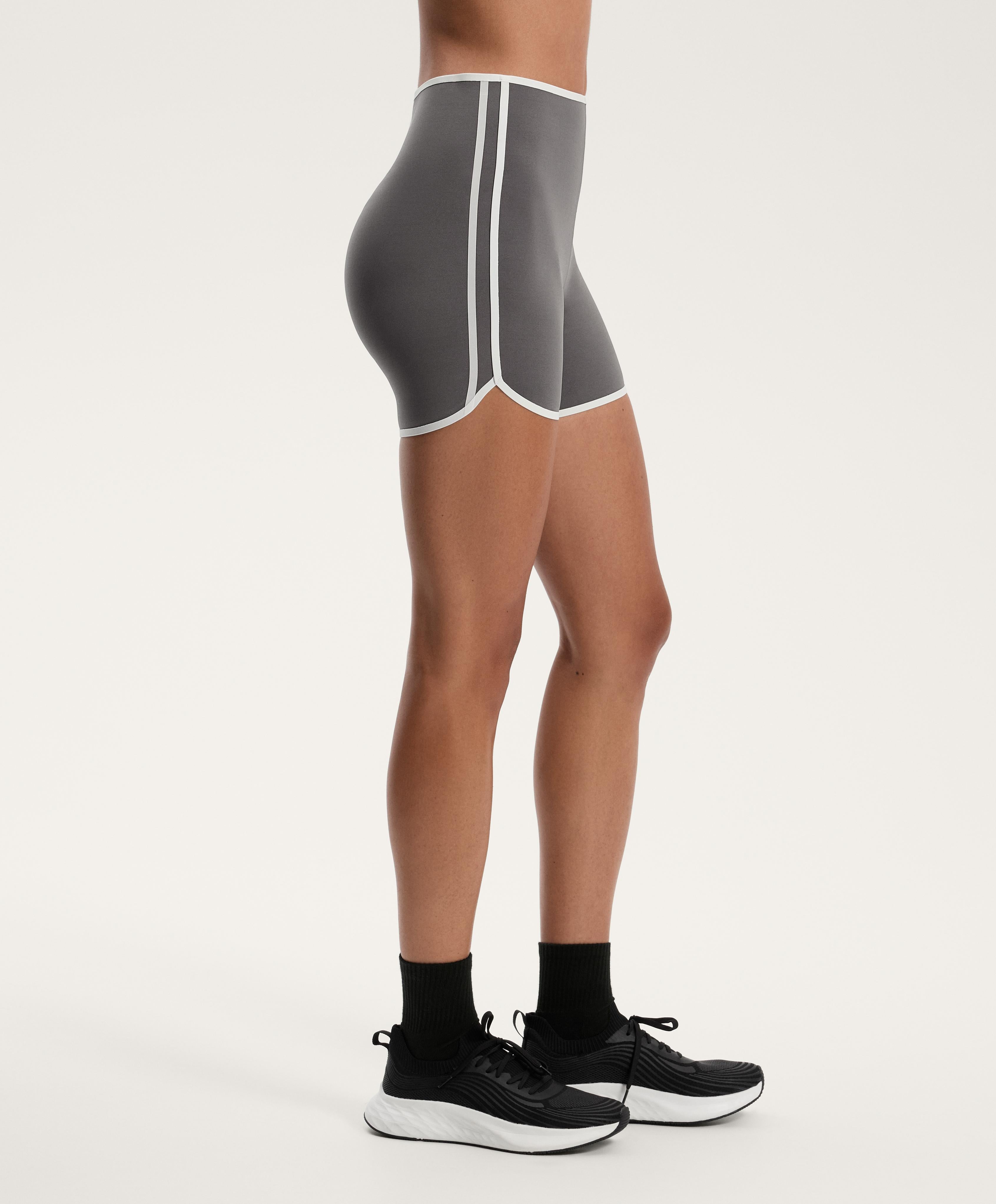 COMPRESSIVE RETRO HIGH RISE 10CM HOT PANTS