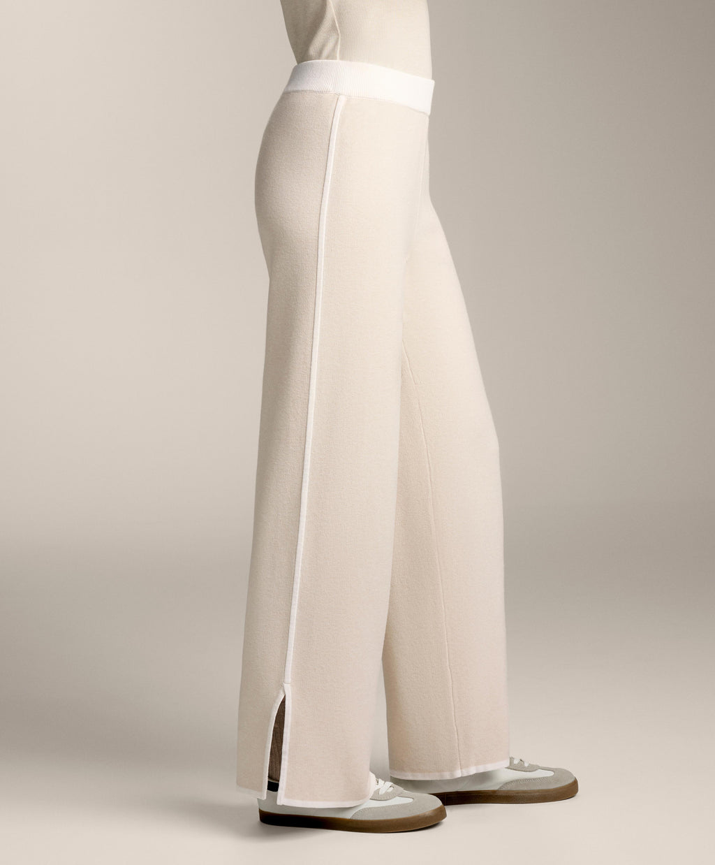 CONTRAST PIPING STRAIGHT LEG KNIT TROUSERS