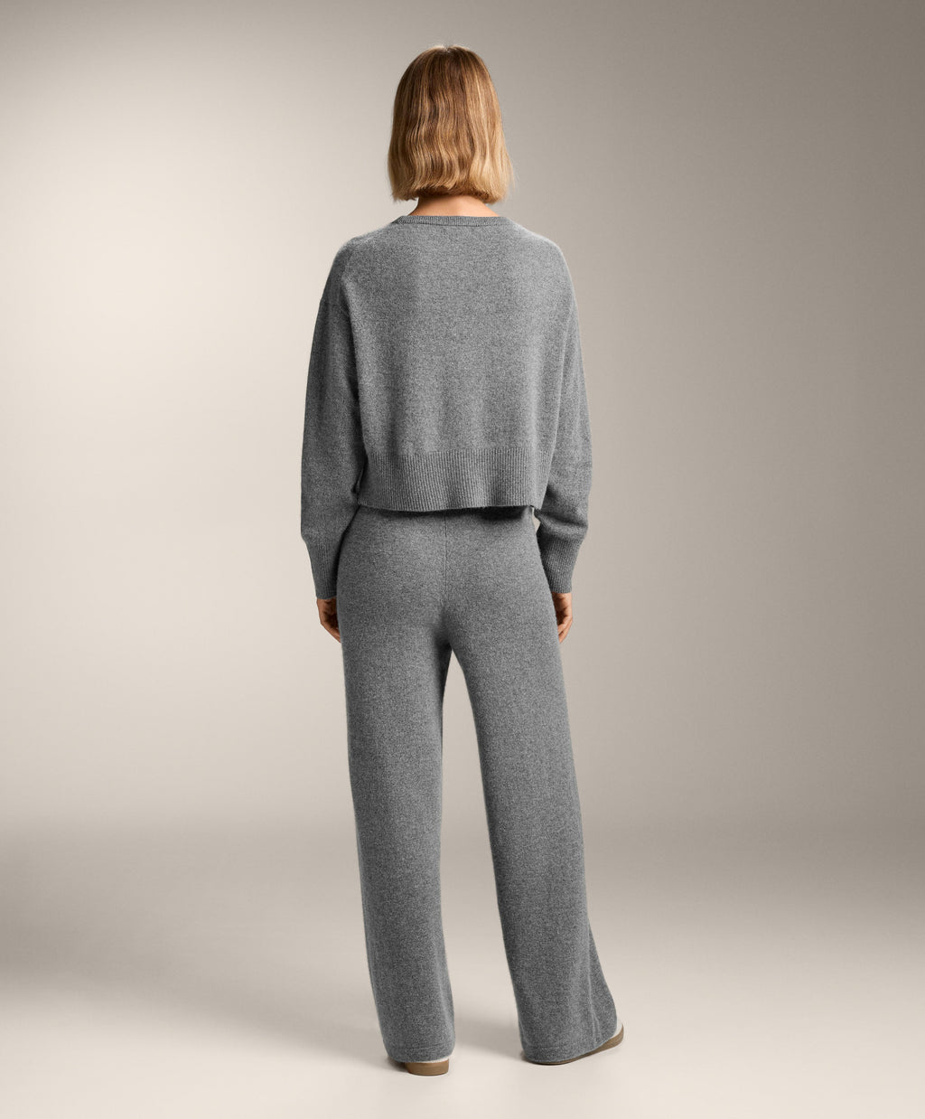 100% CASHMERE KNIT ROUND NECK JUMPER