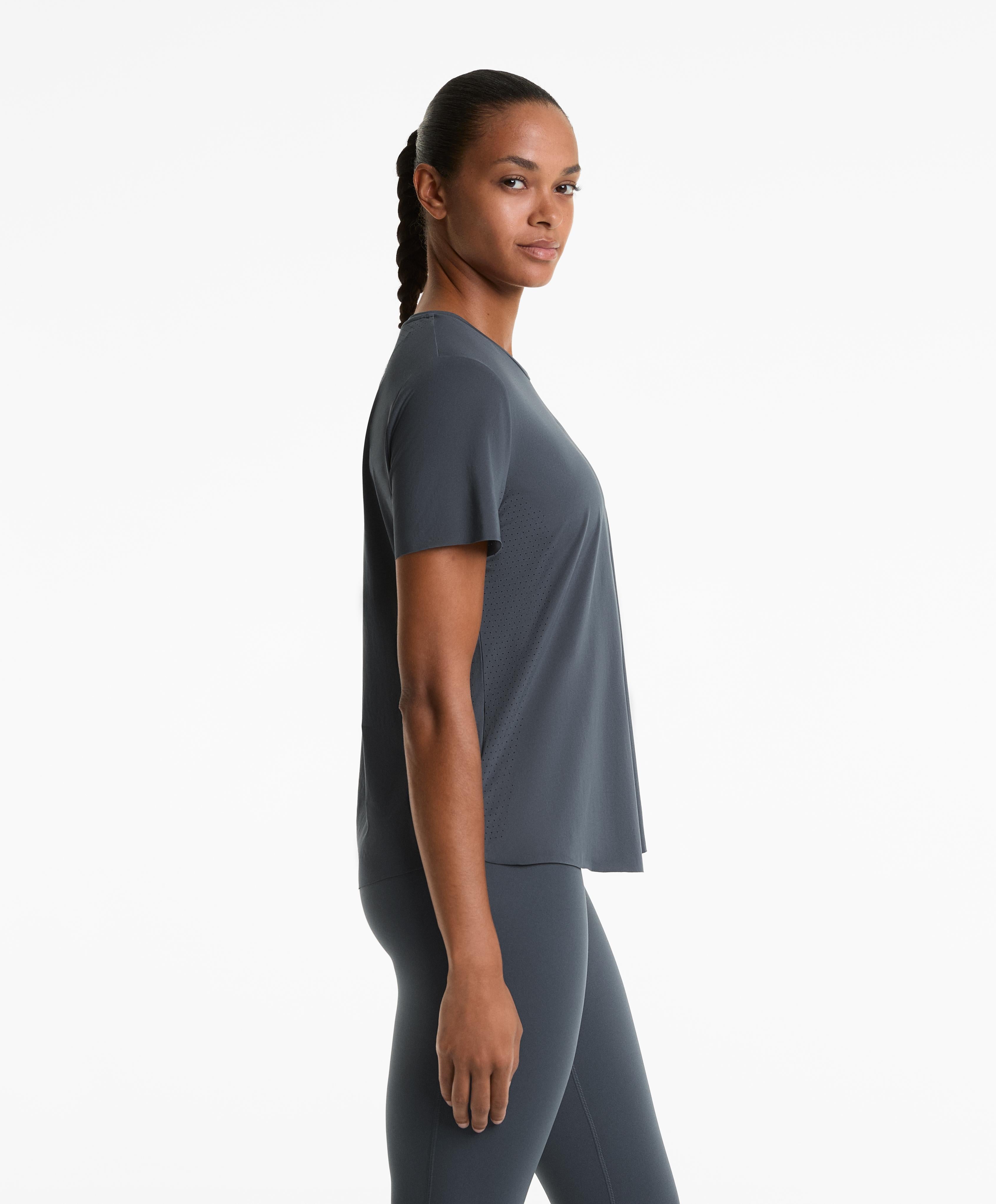 MICROPERFORATED SHORT SLEEVED TECHNICAL T SHIRT