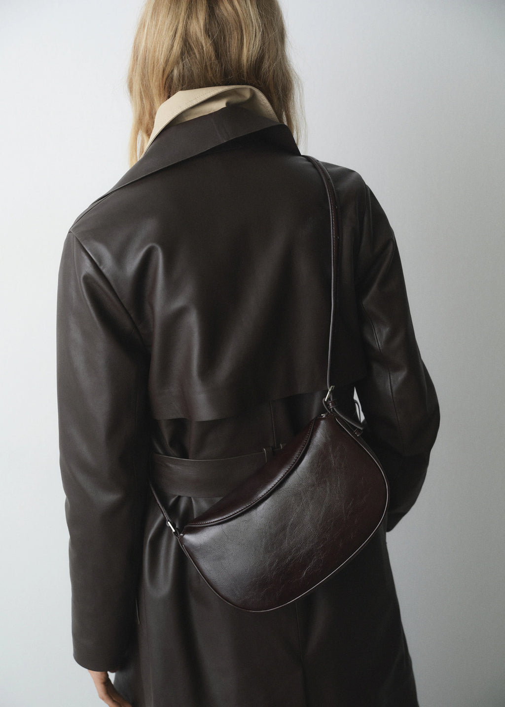 Oval Shoulder Bag With Flap Chocolate