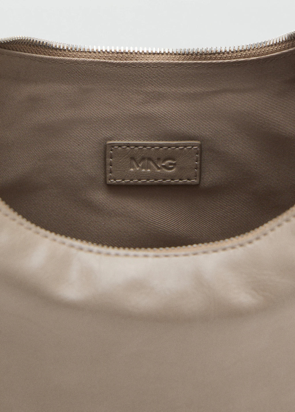 Medium Oval Shoulder Bag Light/Pastel Brown