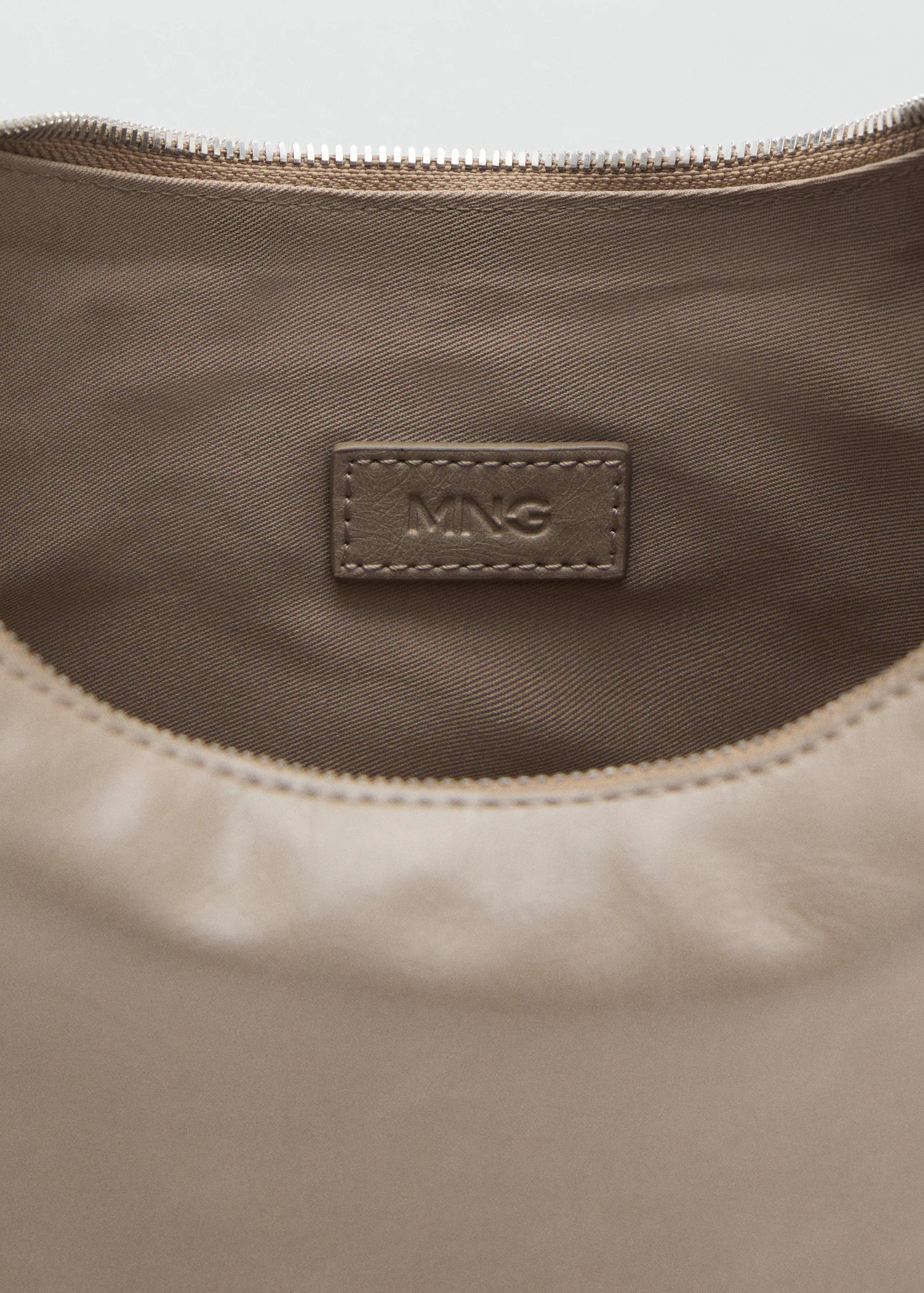 Medium Oval Shoulder Bag Light/Pastel Brown