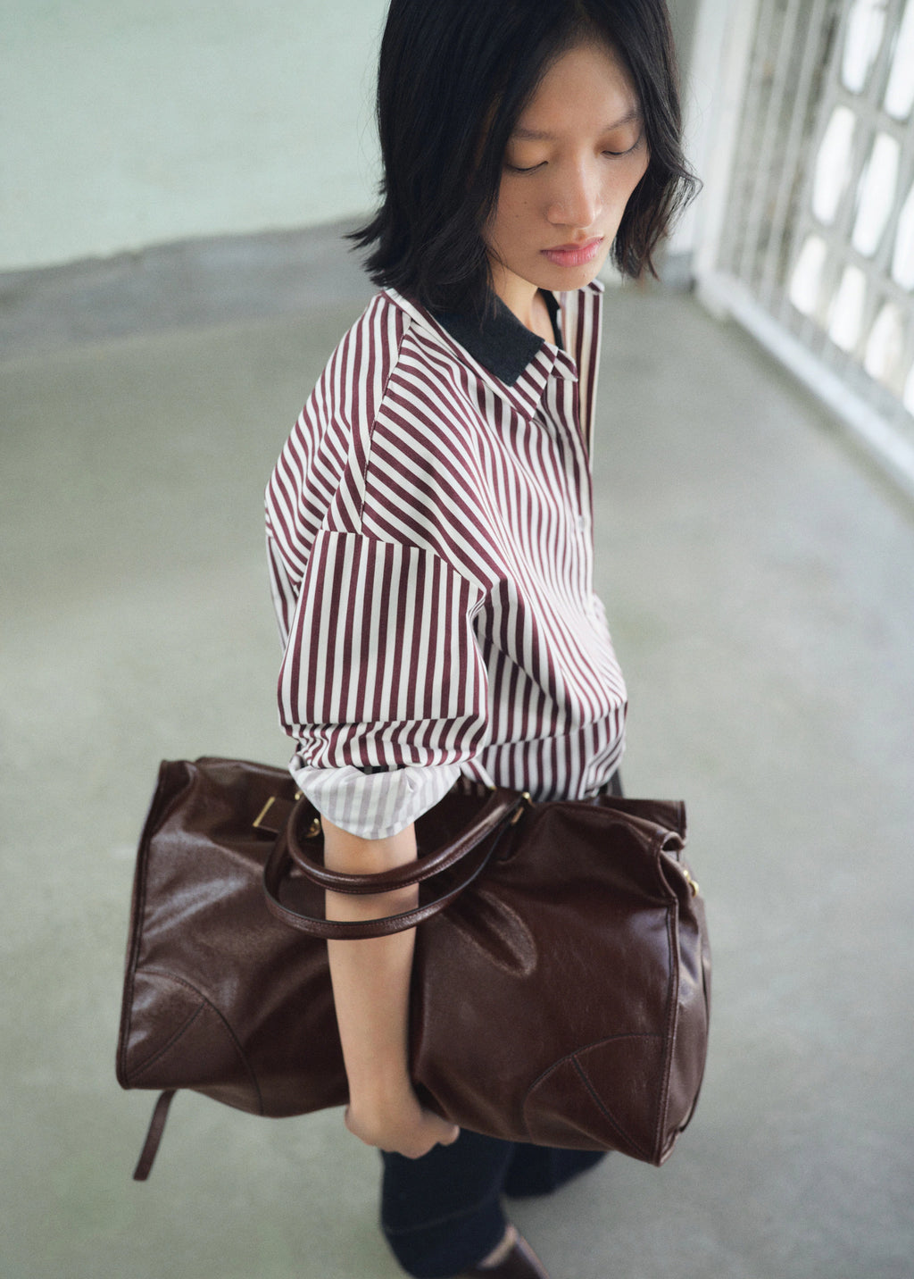 Maxi Shiny Handbag With Straps Chocolate