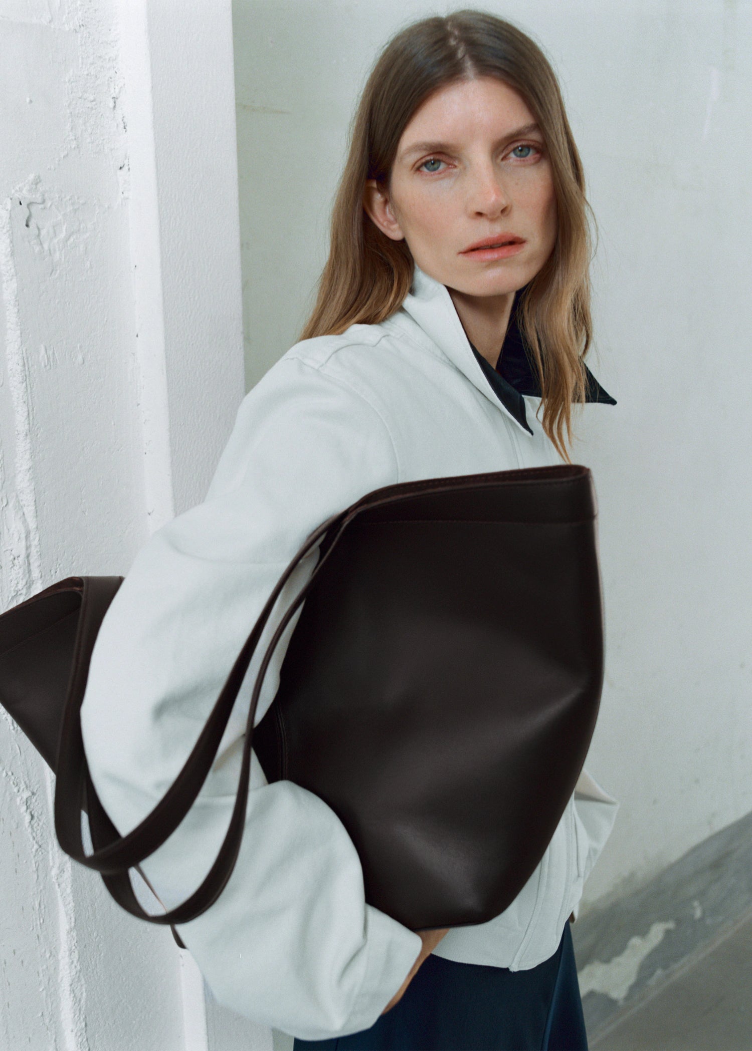 Large Leather Shoulder Bag Chocolate