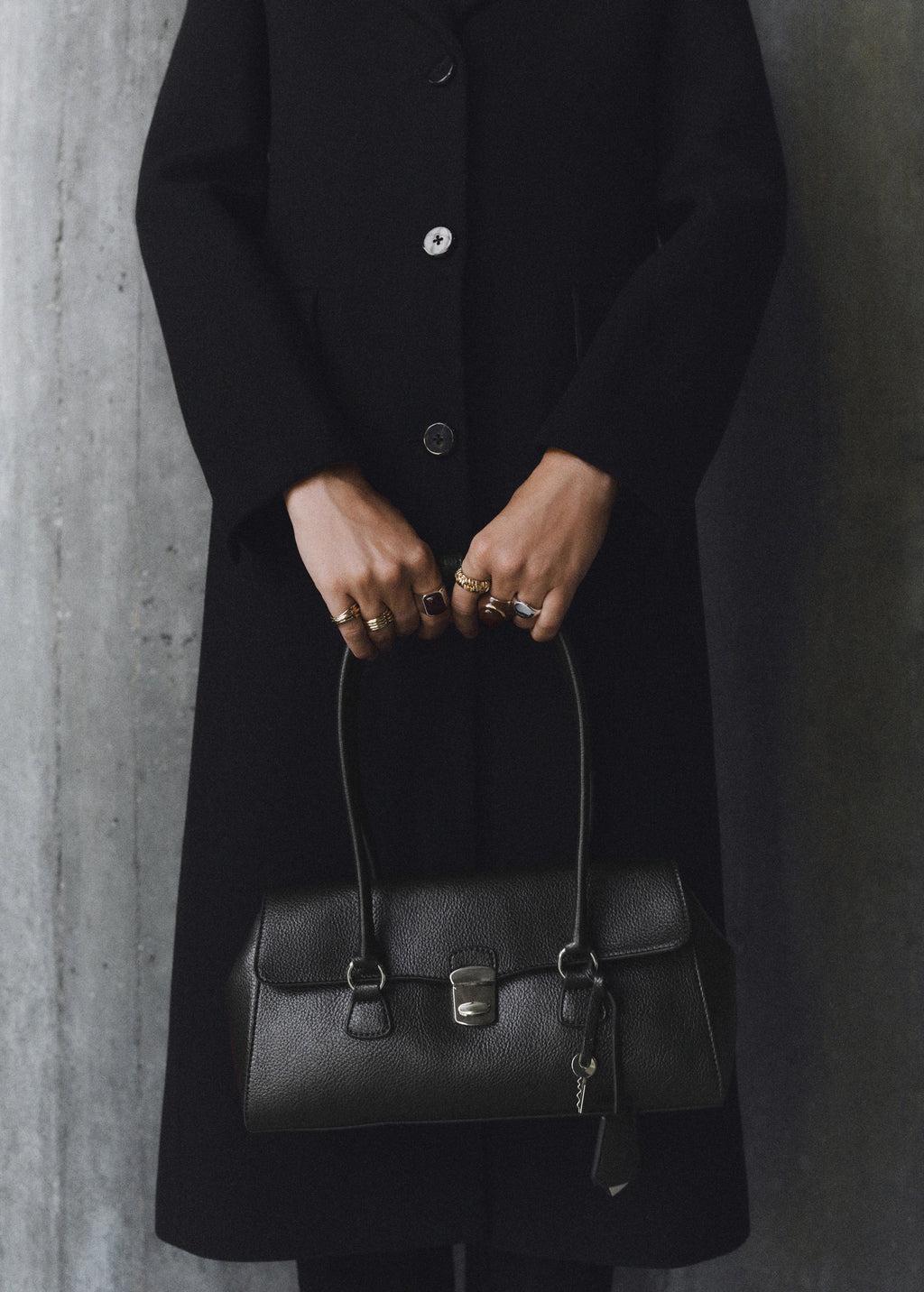 City Shoulder Bag With Flap Black