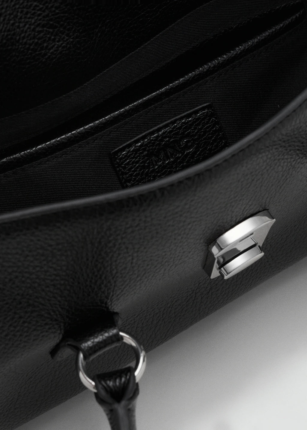 City Shoulder Bag With Flap Black