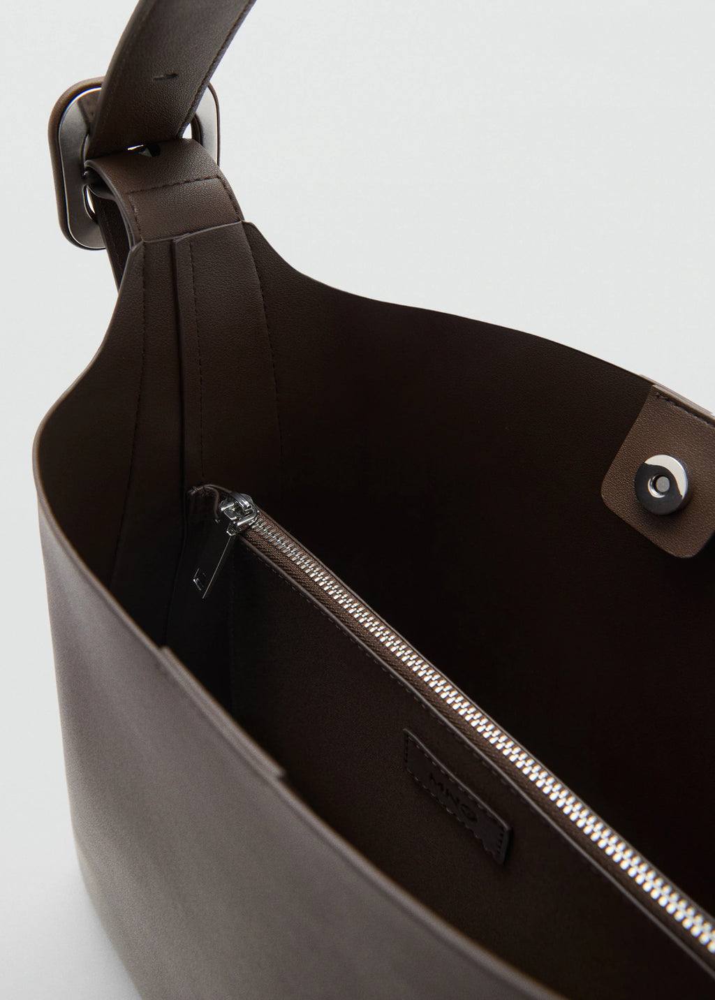 Bucket Bag With Buckle Chocolate