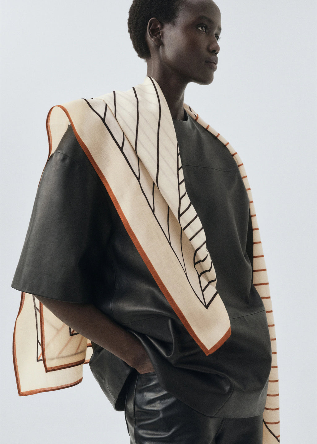 100% Wool Geometric Print Foulard Brown