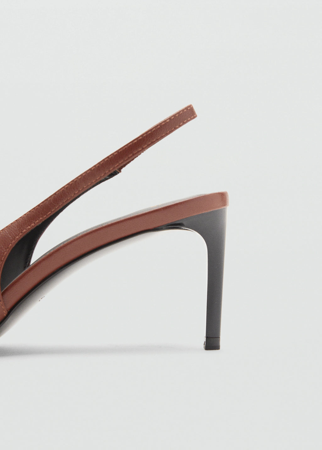 Leather Heeled Shoes With Ring