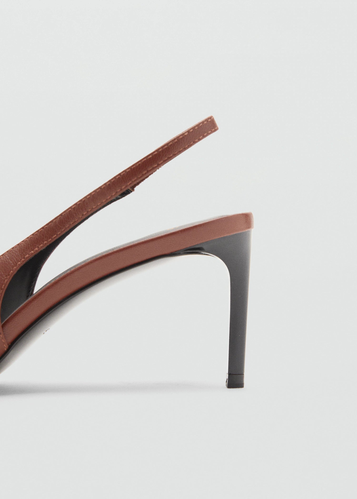 Leather Heeled Shoes With Ring