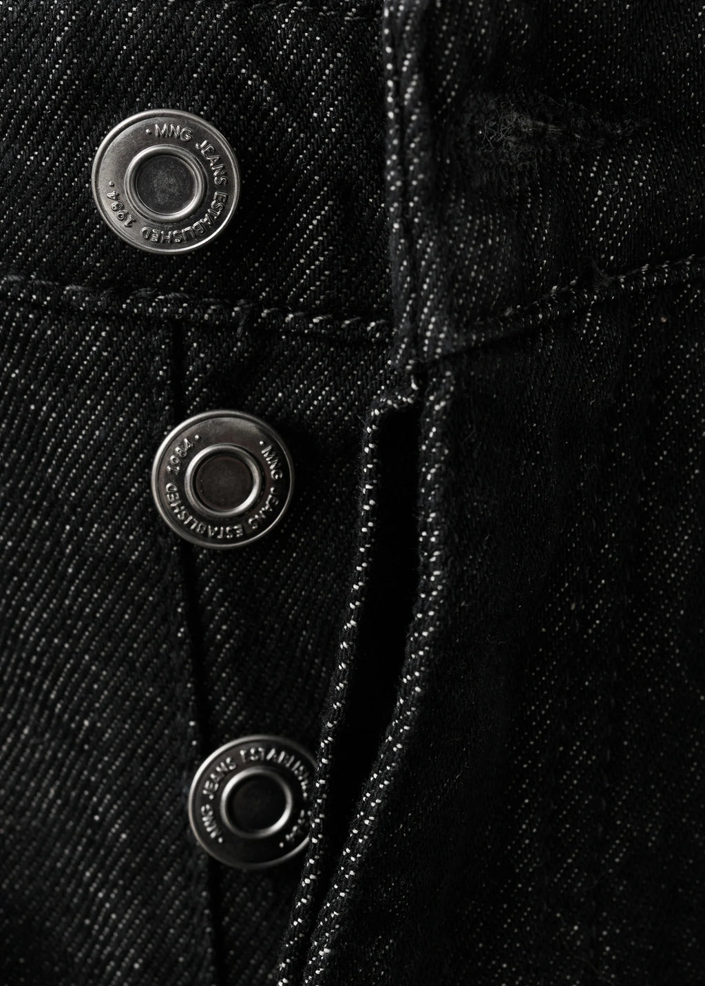 Barrel Jeans With Patches