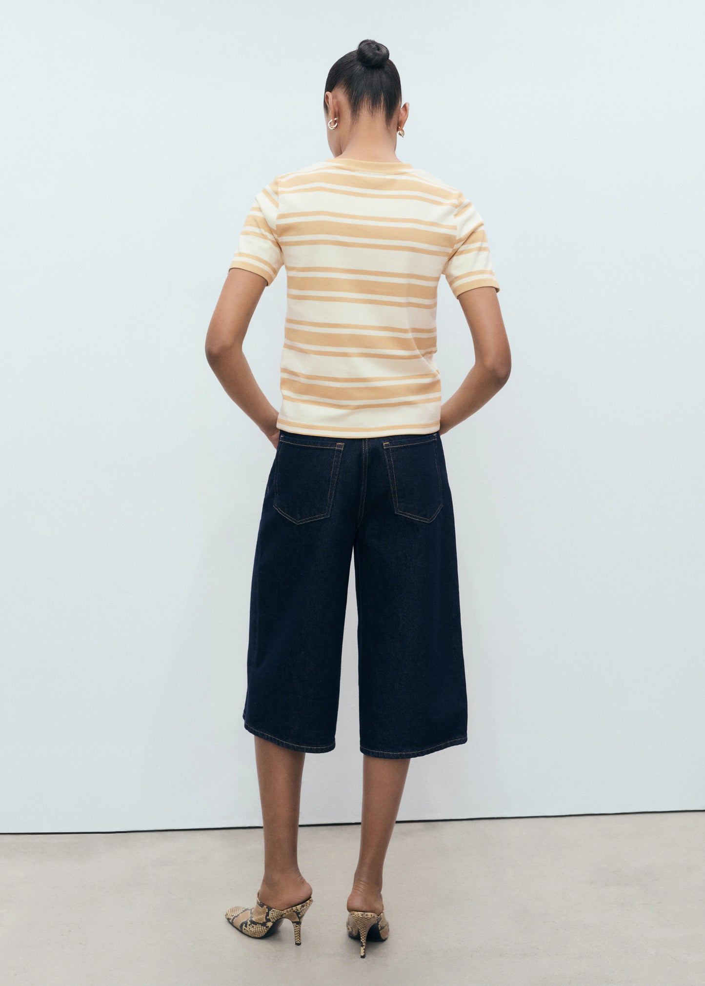 Contrasting Collar Cotton T Shirt