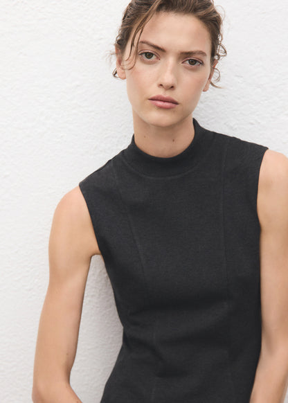 Dress With Perkins Collar And Stitching Detail