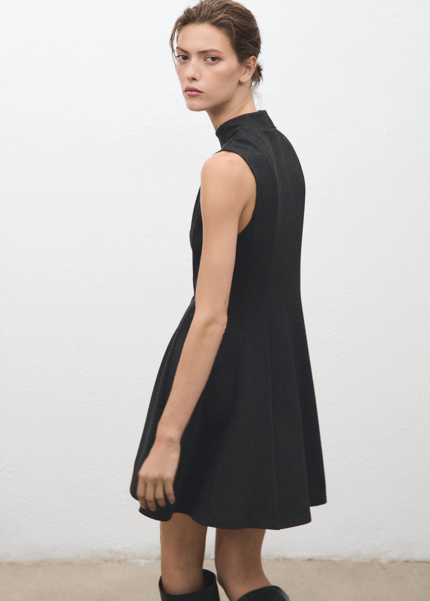 Dress With Perkins Collar And Stitching Detail