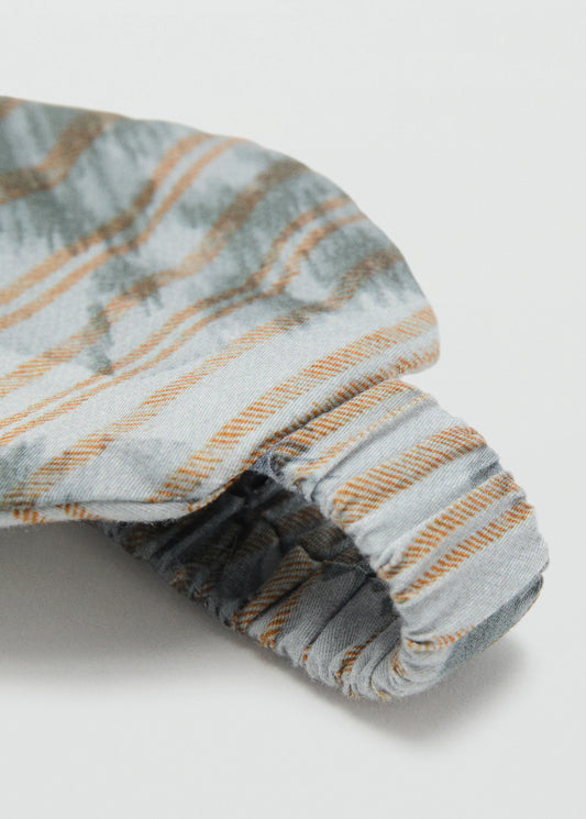 Eye Mask With Blurred Pattern