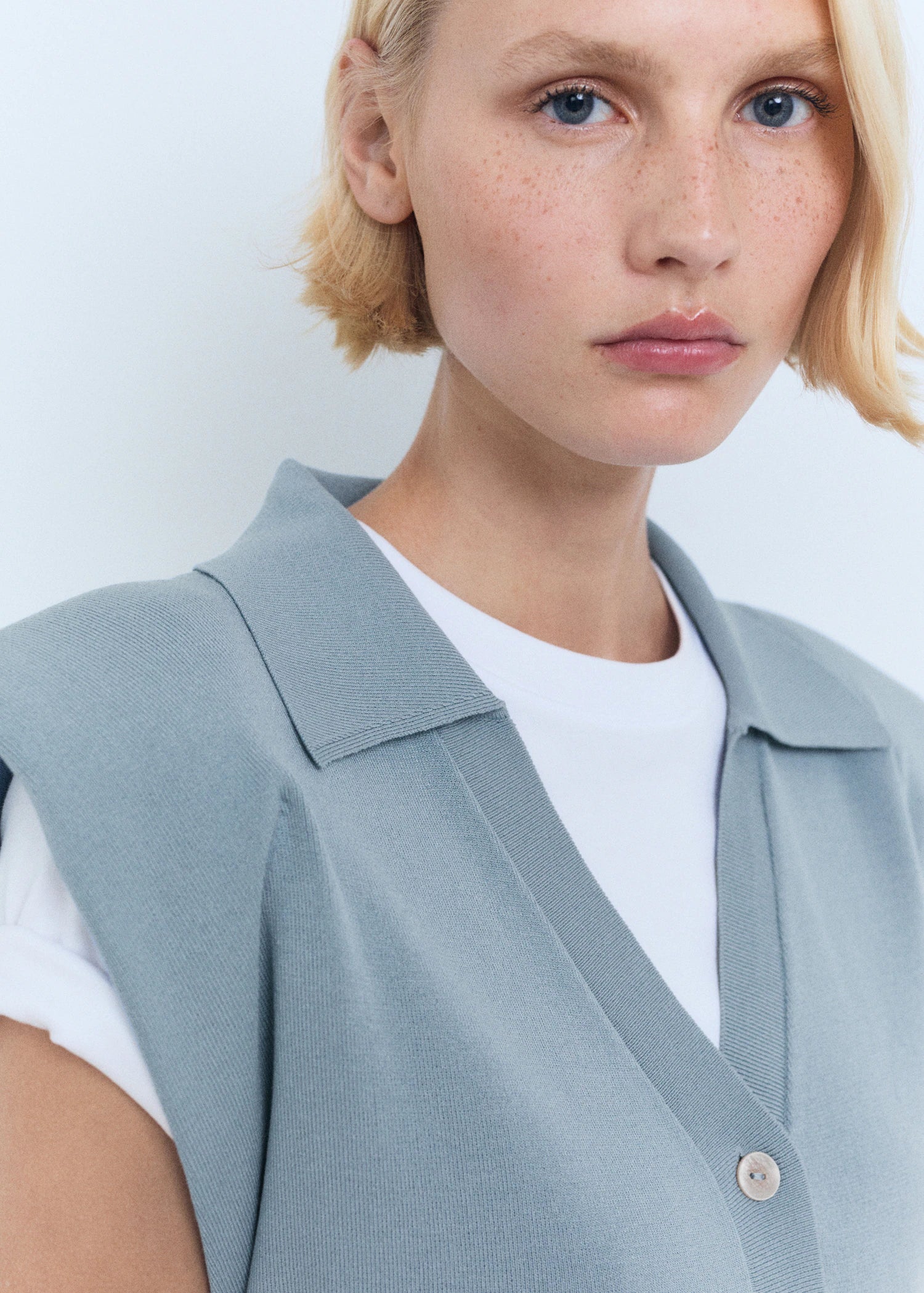 Fine Knit Shoulder Padded Waistcoat