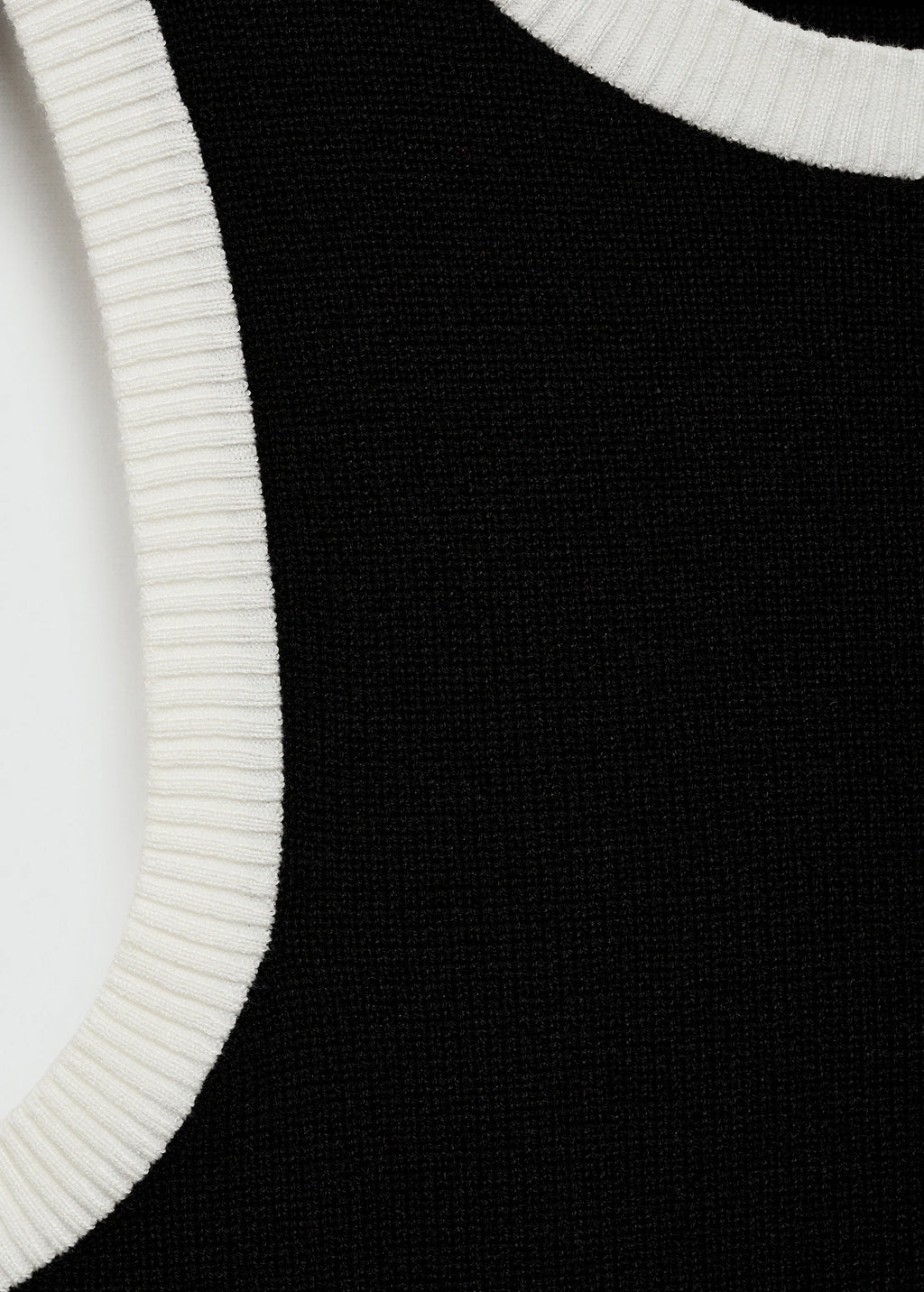 Knitted Top With Contrasting Piping