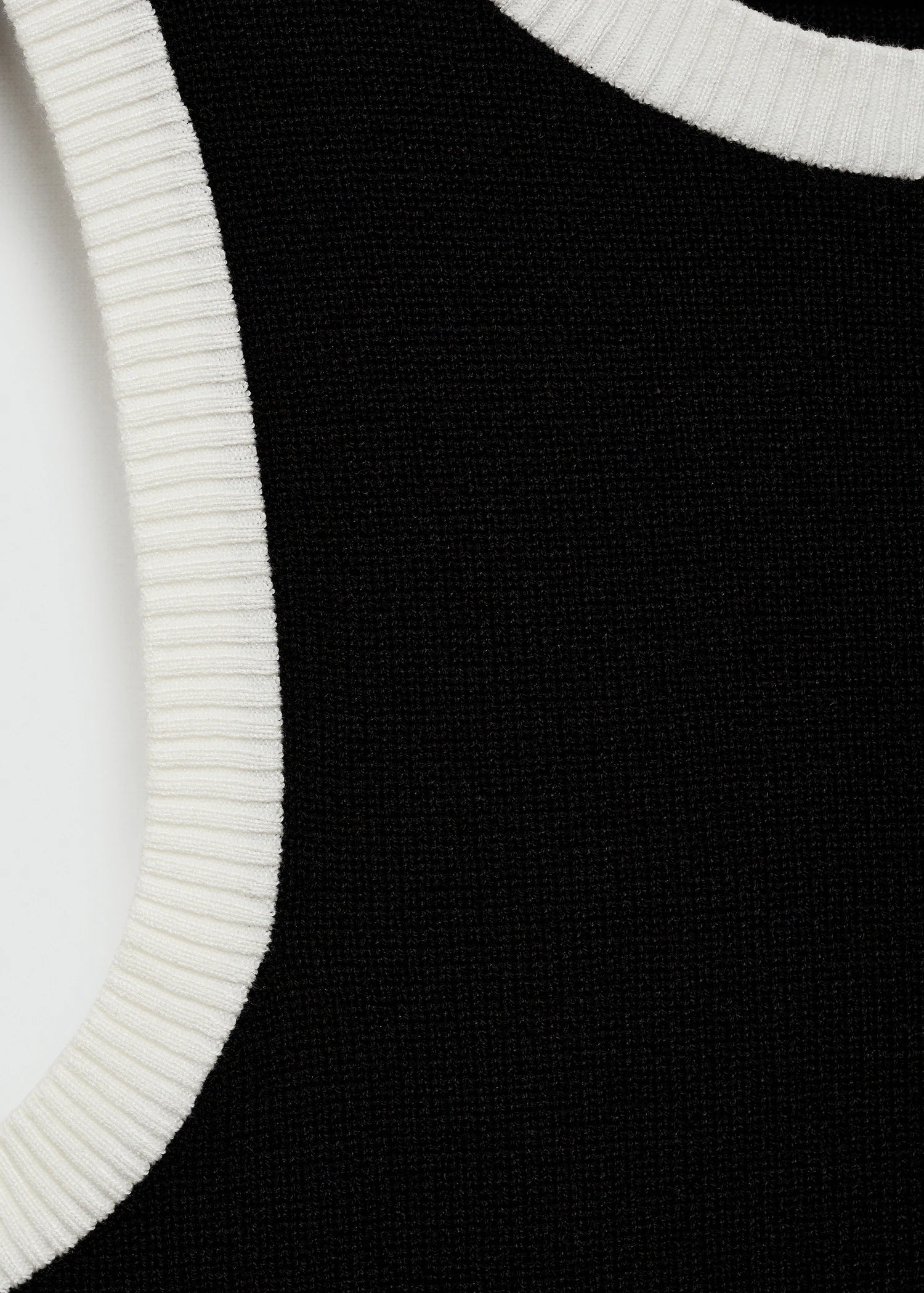 Knitted Top With Contrasting Piping