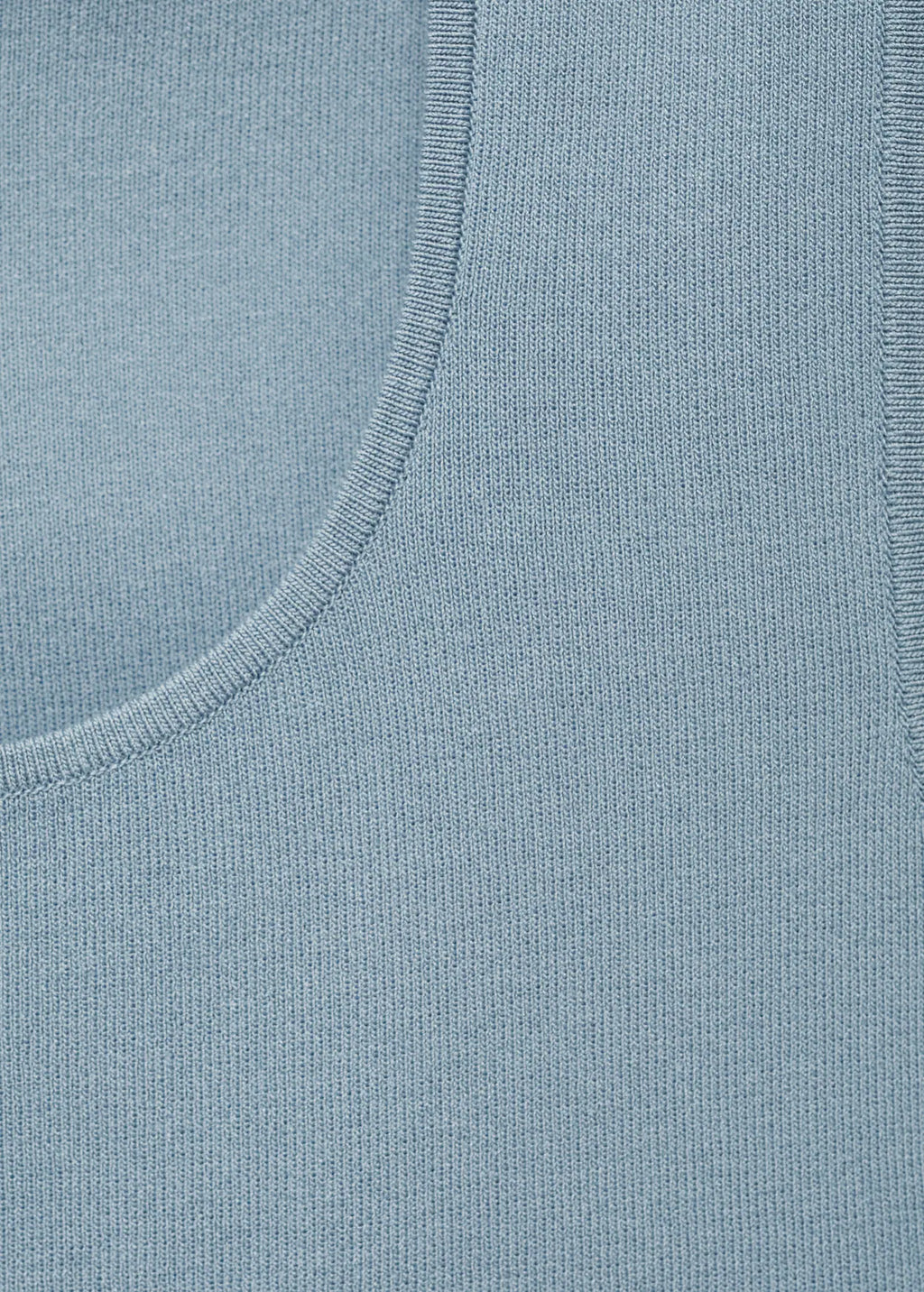 Low Cut Knitted Crop Top