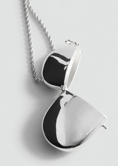 Metal Pendant Necklace