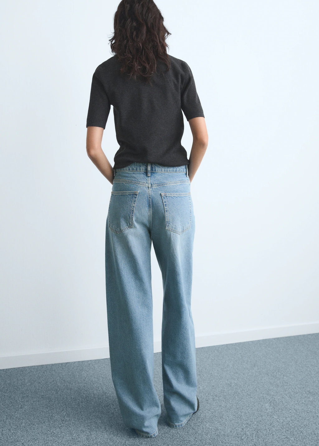 Mid Rise Barrel Jeans