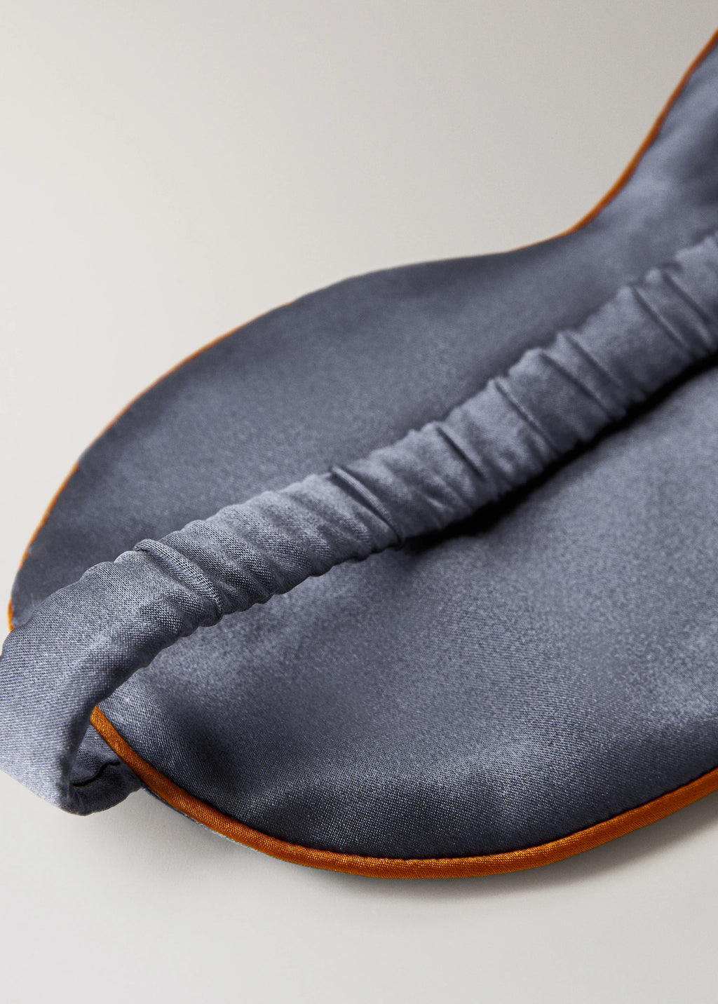 Silk Mask With Contrast Piping