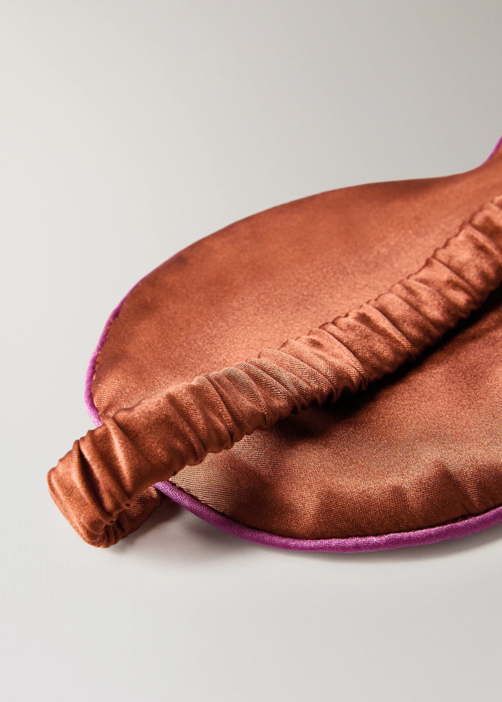 Silk Mask With Contrast Piping