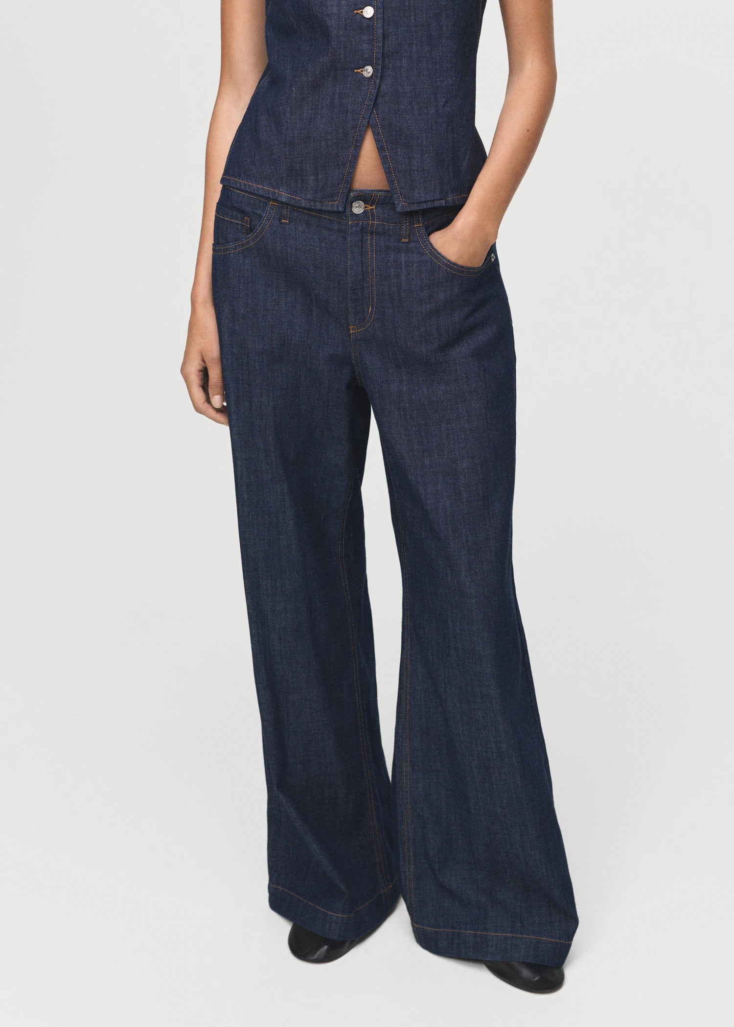 Wide Leg Mid Rise Jeans