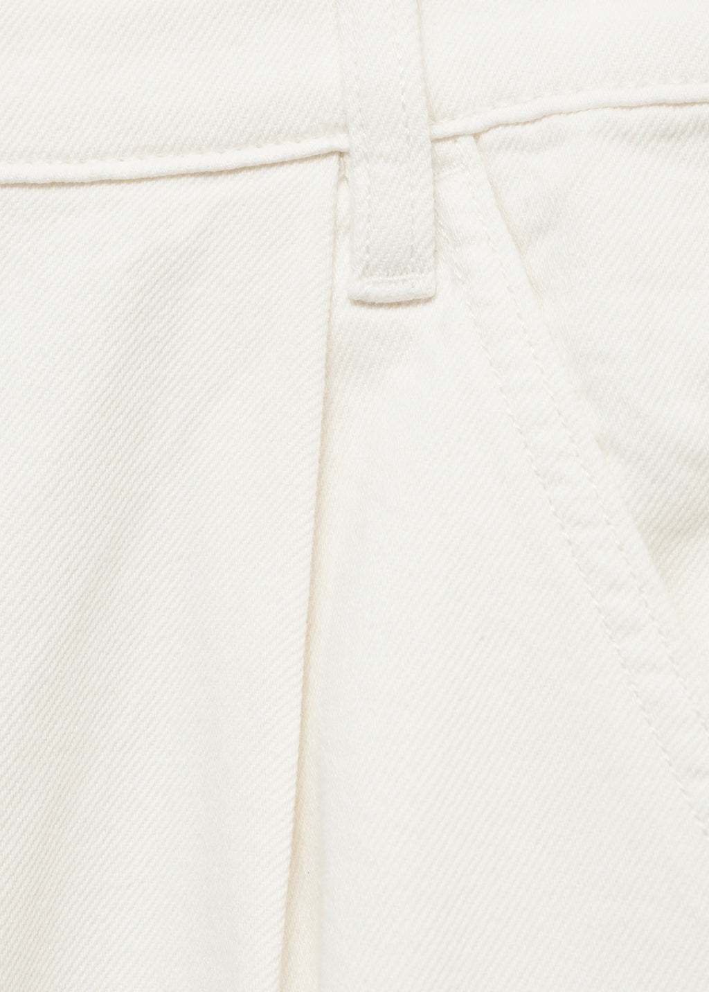 Wide Leg Pleated Jeans