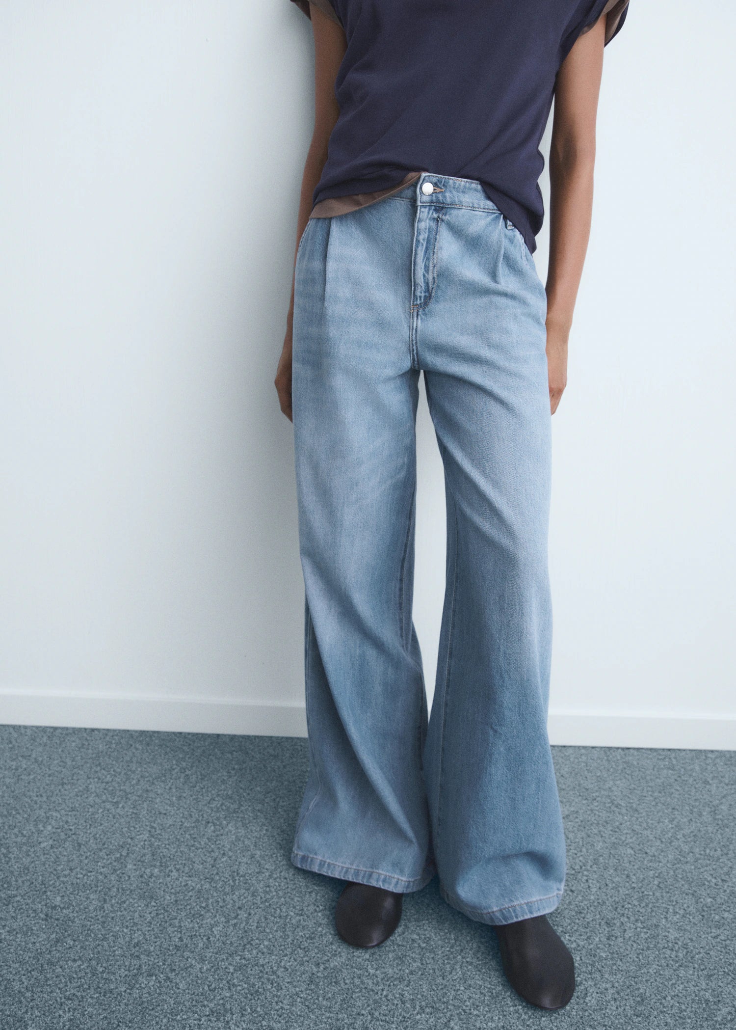 Wide Leg Pleated Jeans