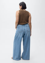 Wide Leg Pleated Jeans