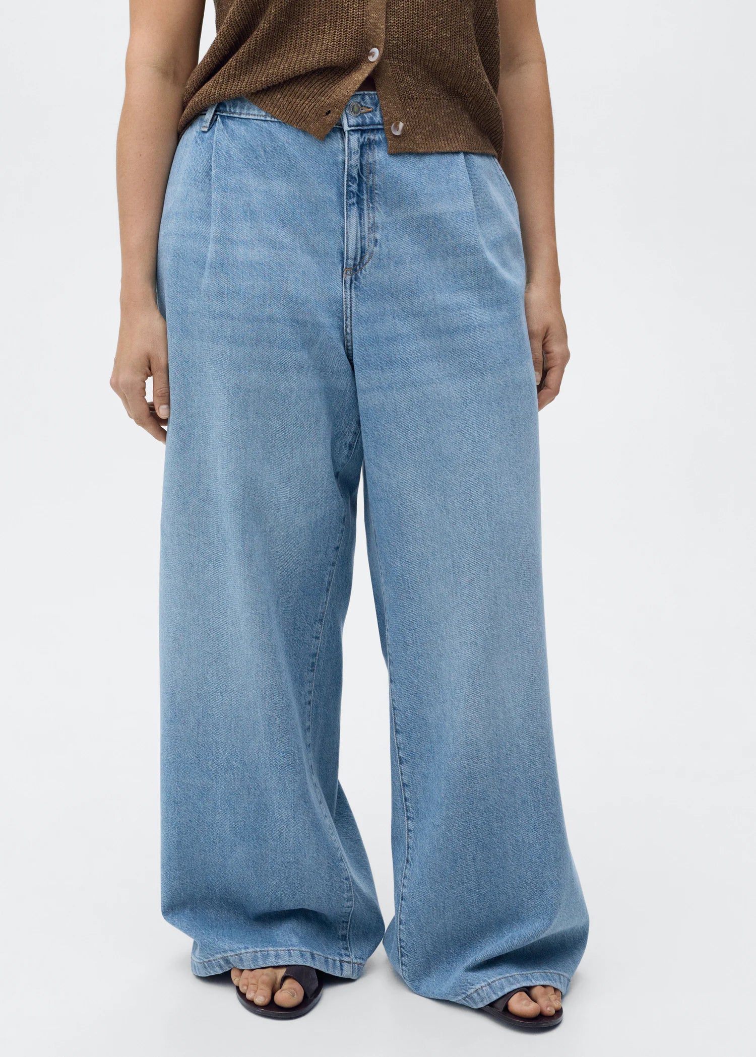 Wide Leg Pleated Jeans