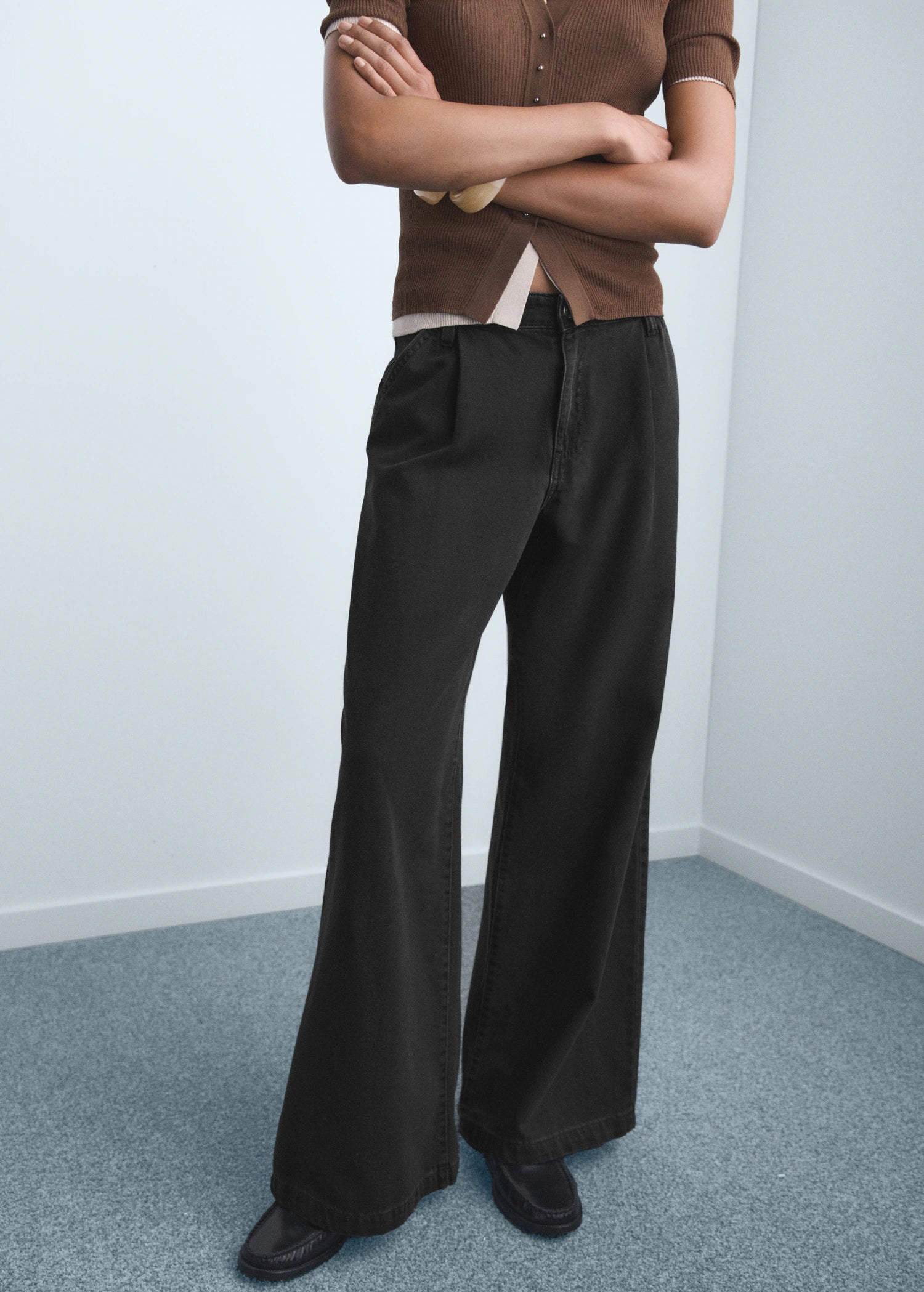 Wide Leg Pleated Jeans