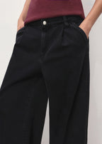 Wide Leg Pleated Jeans